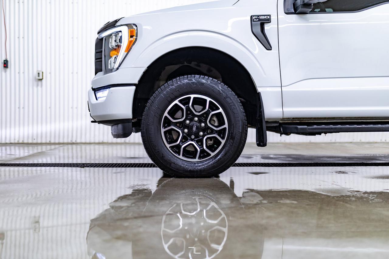 2022 Ford F-150 4x4 Super Crew XLT Sport Longbox Nav Roof BCam Red Deer AB