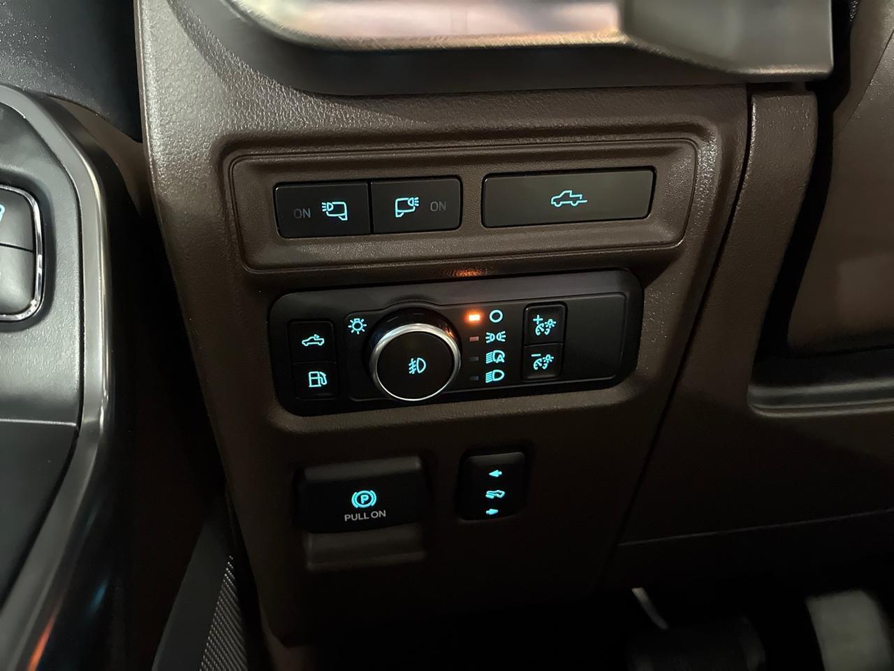 2022 Ford F-150 King Ranch, 4x4, 601A High Pkg, Powerboost Hybrid w/ 7.2kw Pro Power, Pano Roof, FX4, 360 Camera, Bed Cover Houston TX