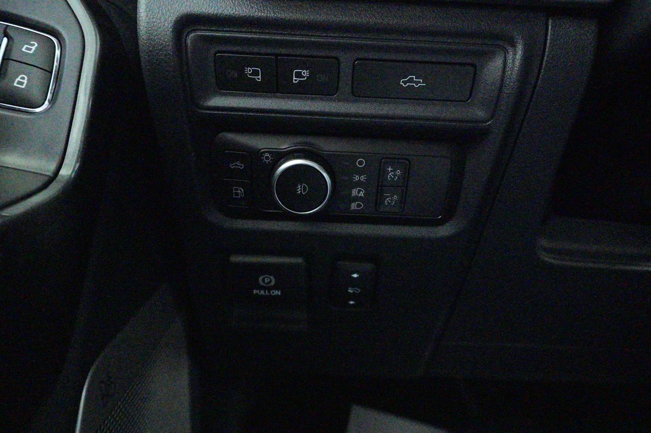 2022 Ford F-150 LARIAT" HYBRID" CREW CAB 5.5 BOX Listowel ON