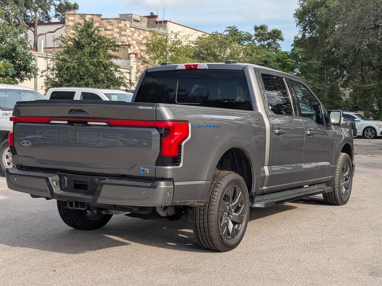 2022 Ford F-150 Lightning LARIAT