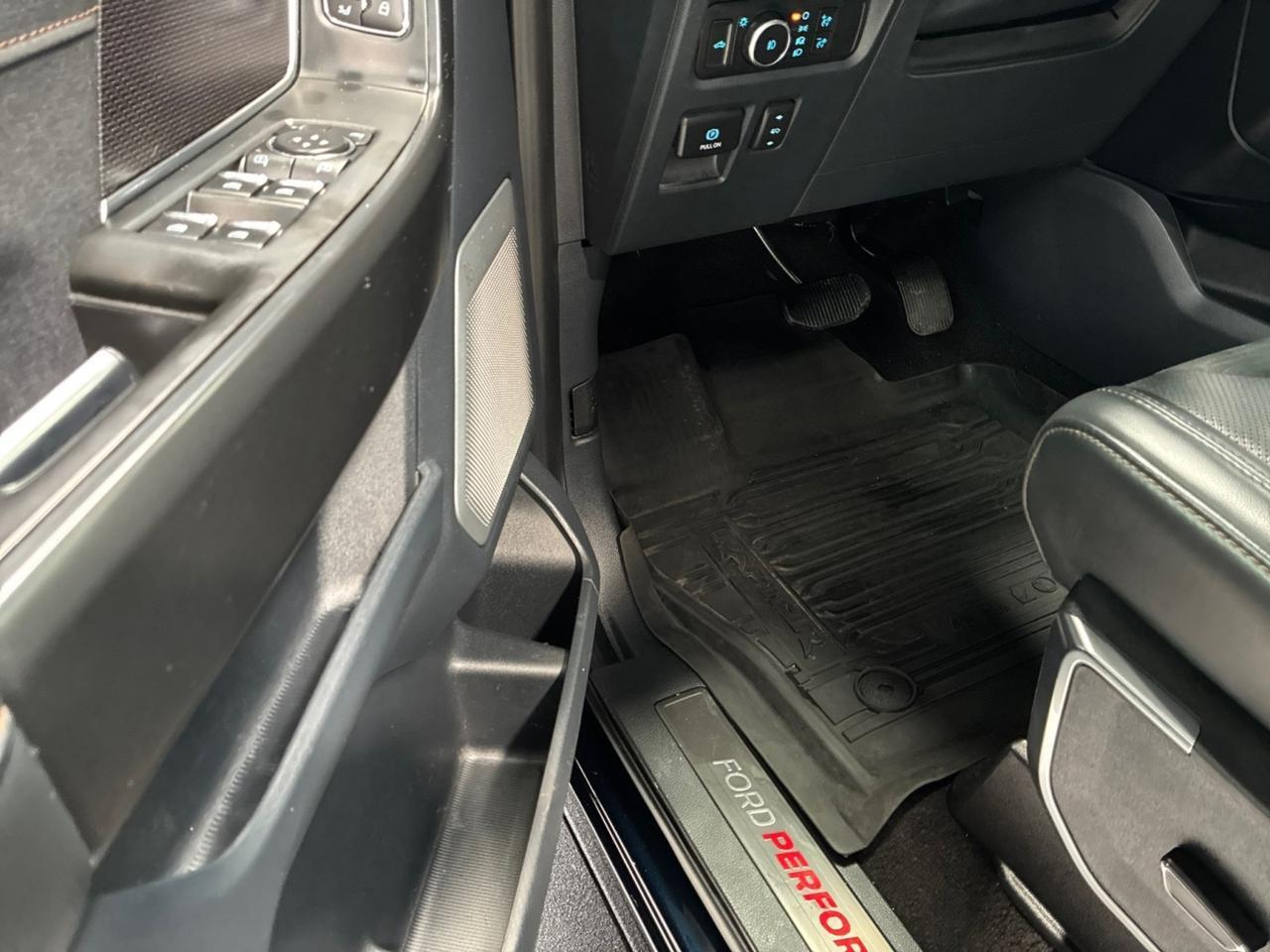 2022 Ford F-150 Raptor, Moonroof & Tailgate Pkg, Carbon Fiber Pkg, Forged Bead-Lock Capable Wheels Houston TX