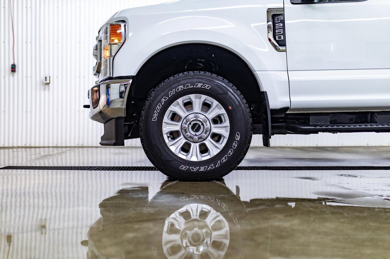 2022 Ford F-250 4x4 Crew Cab XLT FX4 BCam Red Deer AB