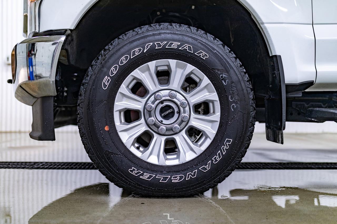 2022 Ford F-250 4x4 Crew Cab XLT FX4 BCam Red Deer AB