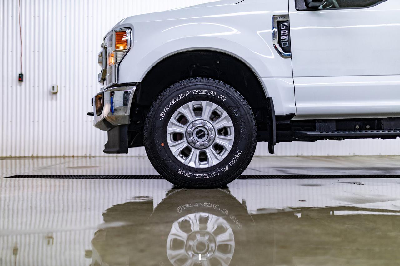 2022 Ford F-250 4x4 Crew Cab XLT FX4 BCam Red Deer AB