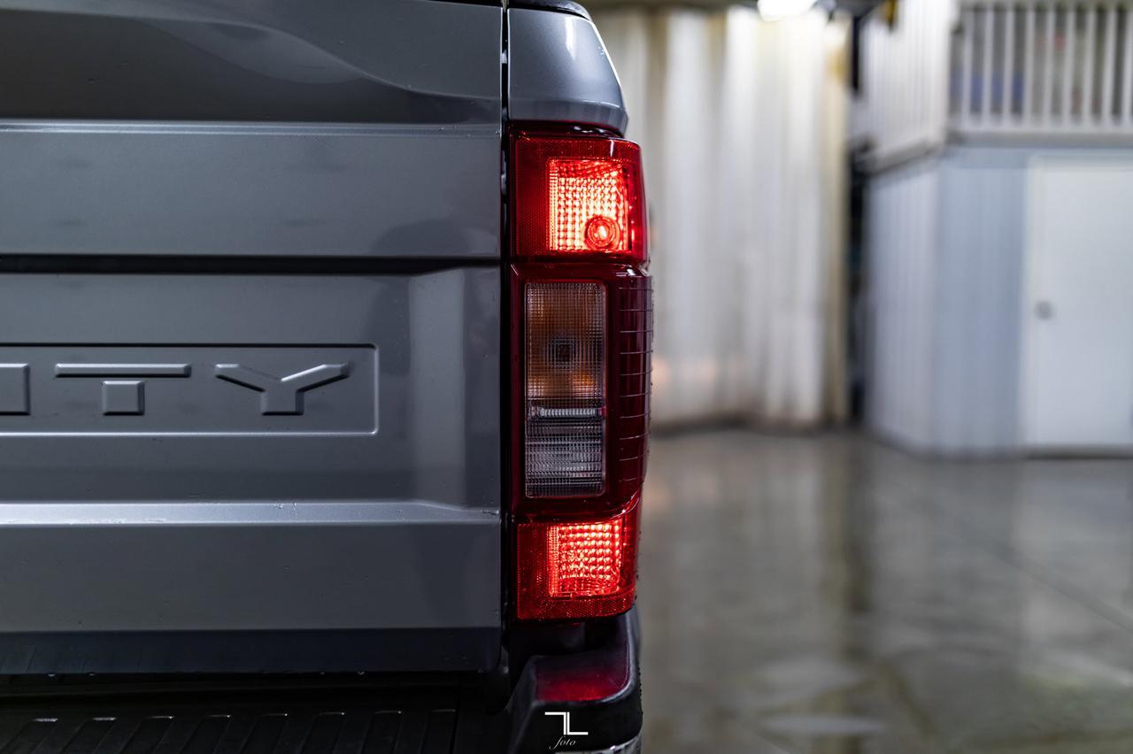 2022 Ford F-250 4x4 Crew Cab XLT FX4 Diesel BCam Red Deer AB