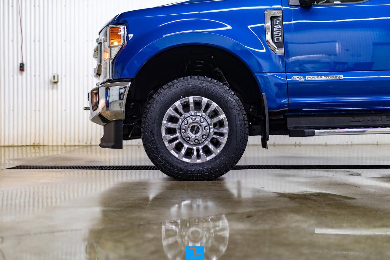 2022 Ford F-250 4x4 Crew Cab XLT FX4 Diesel Roof BCam Red Deer AB