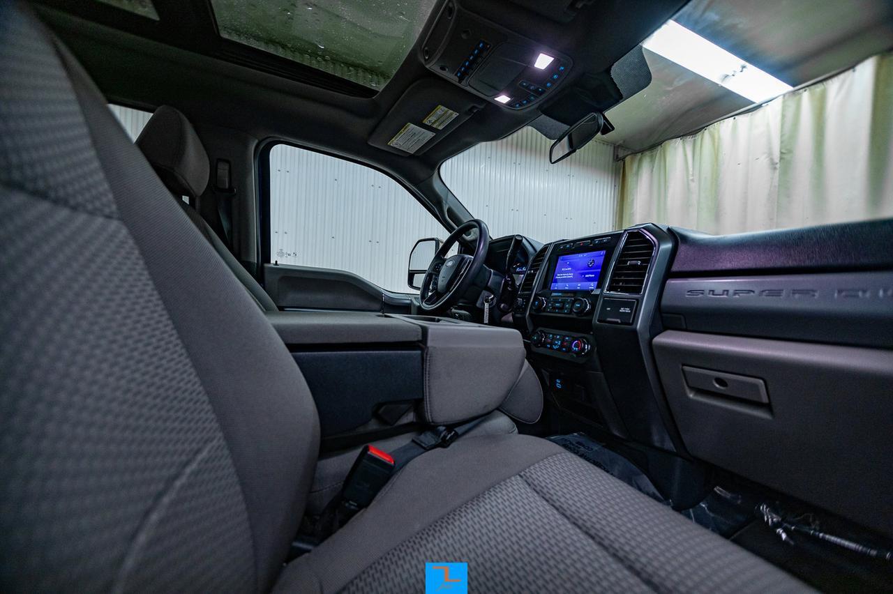 2022 Ford F-250 4x4 Crew Cab XLT FX4 Diesel Roof BCam Red Deer AB