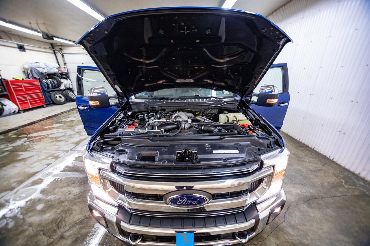 2022 Ford F-250 4x4 Crew Cab XLT FX4 Diesel Roof BCam Red Deer AB