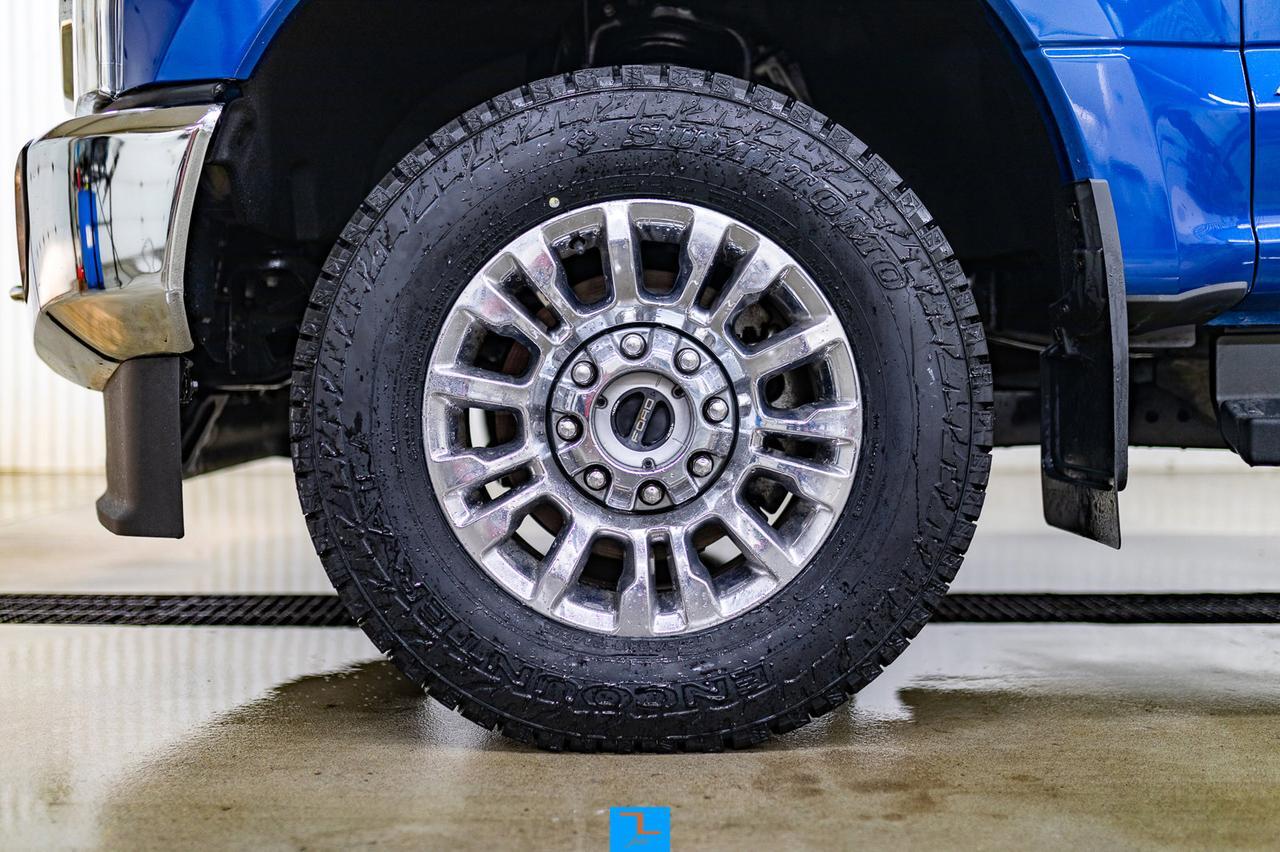 2022 Ford F-250 4x4 Crew Cab XLT FX4 Diesel Roof BCam Red Deer AB