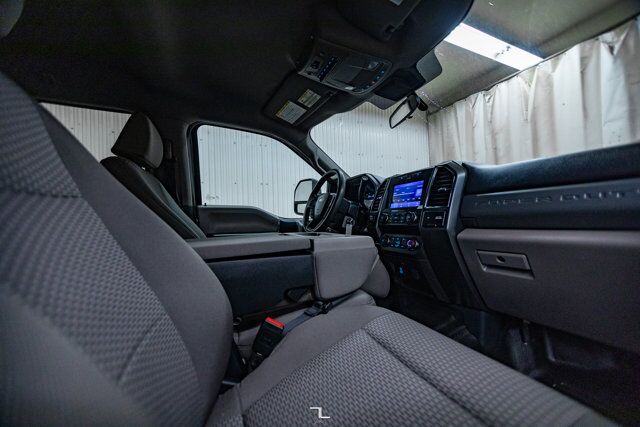 2022 Ford F-250 4x4 Crew Cab XLT FX4 Longbox BCam Red Deer AB