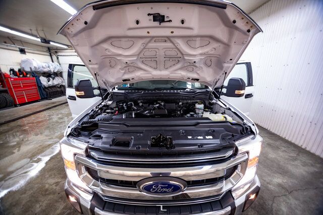 2022 Ford F-250 4x4 Crew Cab XLT FX4 PSeat BCam Red Deer AB