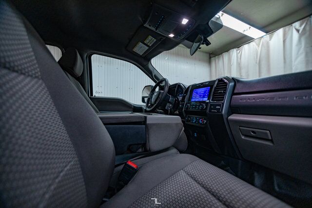 2022 Ford F-250 4x4 Crew Cab XLT FX4 PSeat BCam Red Deer AB