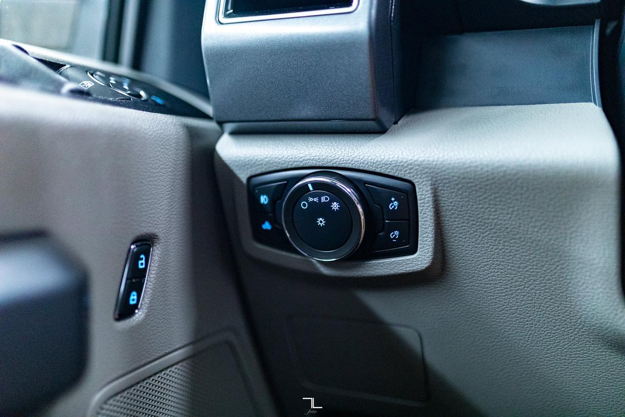 2022 Ford F-250 4x4 Crew Cab XLT FX4 PSeat BCam Red Deer AB