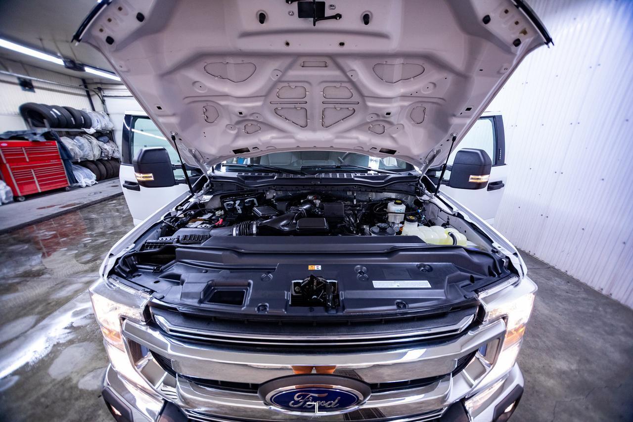 2022 Ford F-250 4x4 Crew Cab XLT FX4 PSeat BCam Red Deer AB