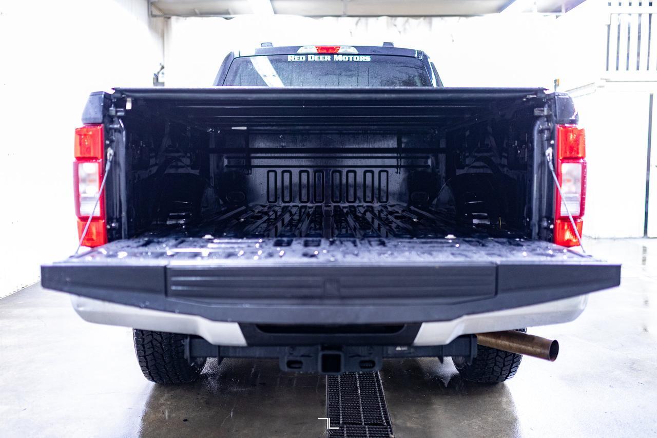 2022 Ford F-250 4x4 Crew Cab XLT FX4 PSeat BCam Red Deer AB