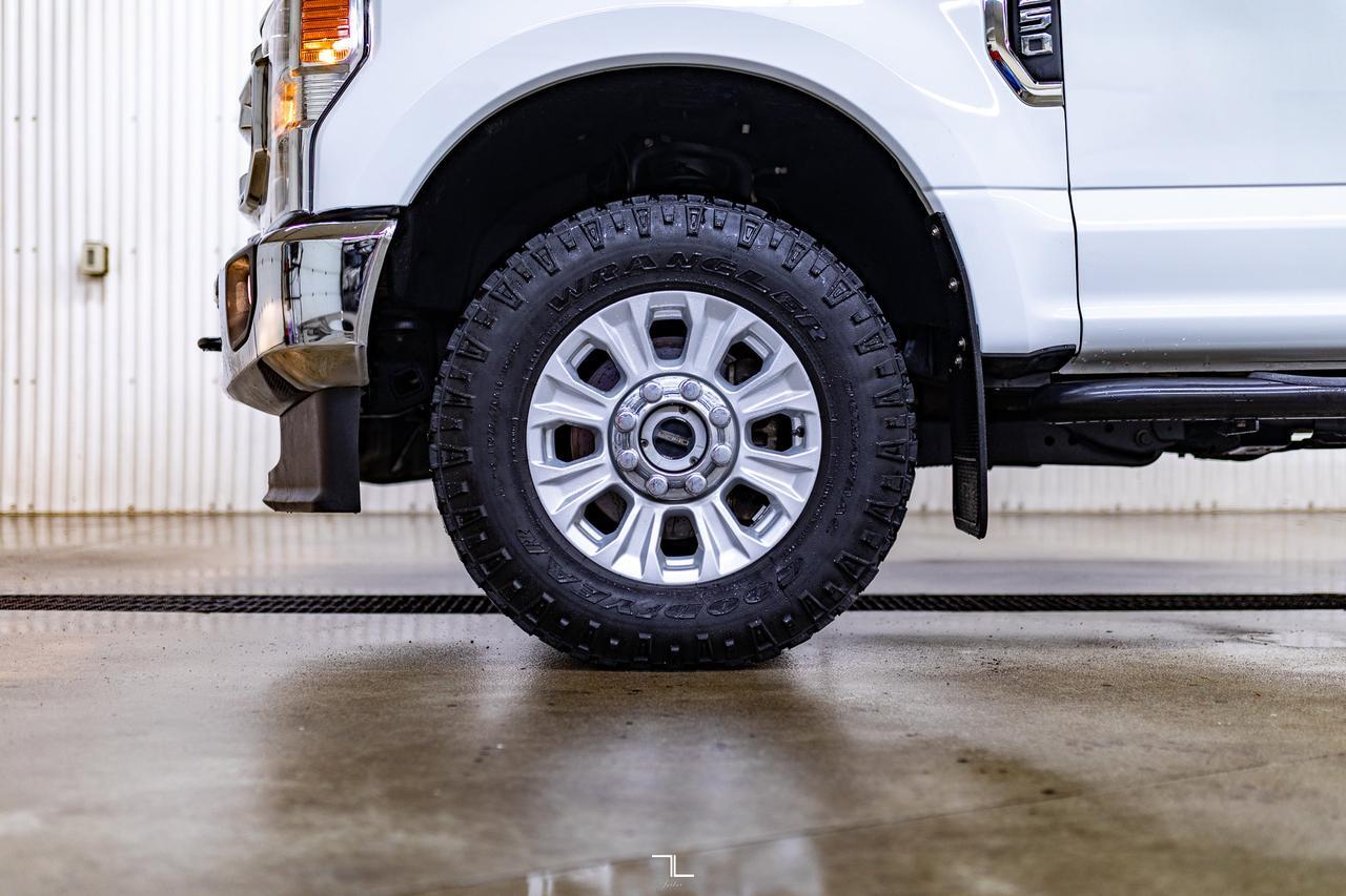 2022 Ford F-250 4x4 Crew Cab XLT FX4 PSeat BCam Red Deer AB