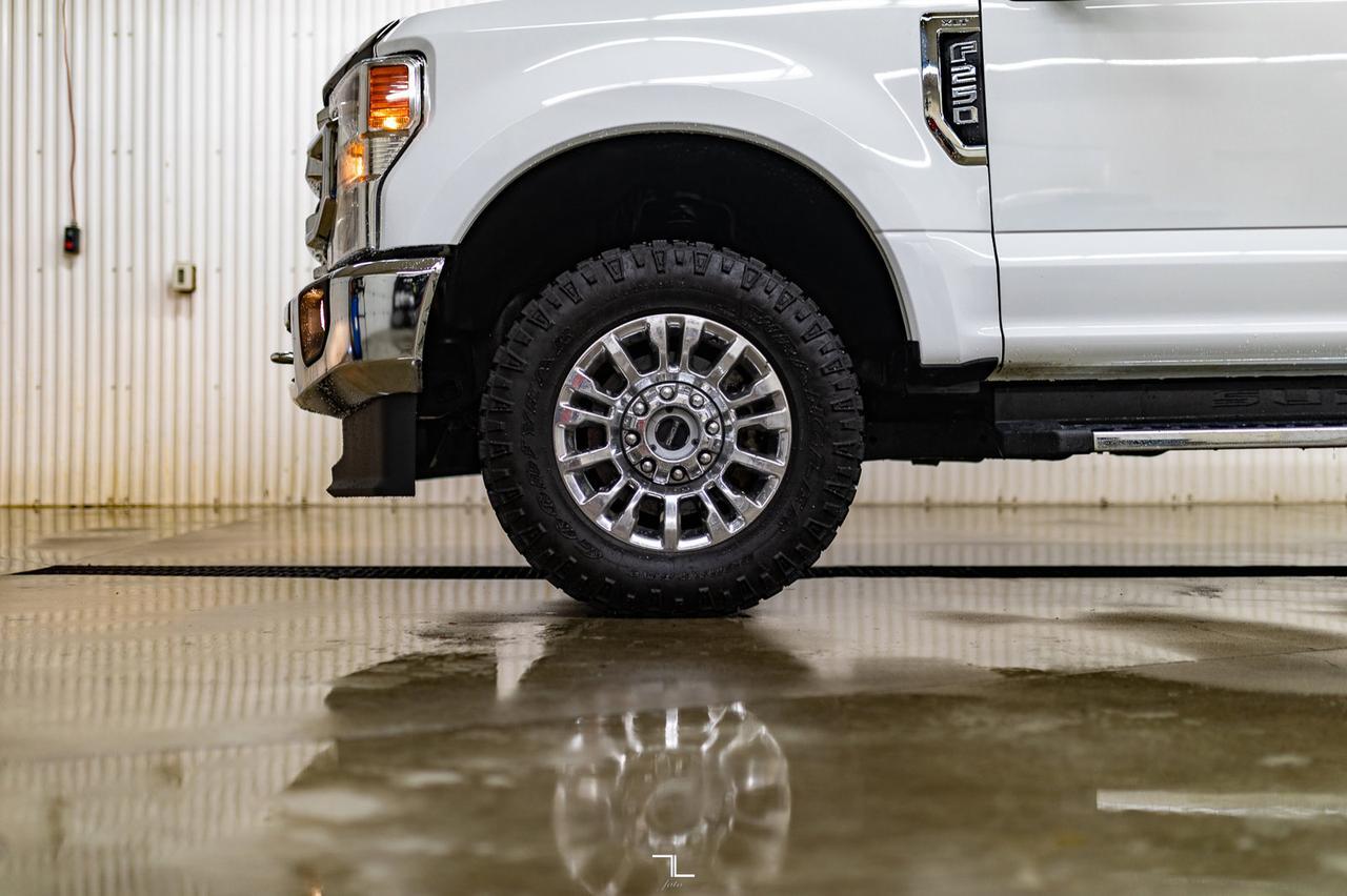 2022 Ford F-250 4x4 Crew Cab XLT FX4 PSeat BCam Red Deer AB