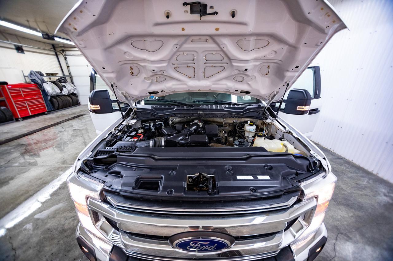 2022 Ford F-250 4x4 Crew Cab XLT FX4 PSeat BCam Red Deer AB