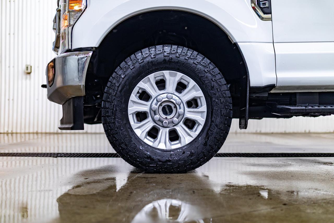 2022 Ford F-250 4x4 Crew Cab XLT FX4 PSeat BCam Red Deer AB