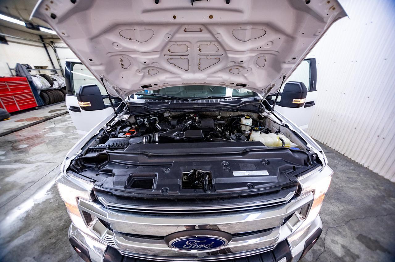 2022 Ford F-250 4x4 Crew Cab XLT FX4 PSeat BCam Red Deer AB