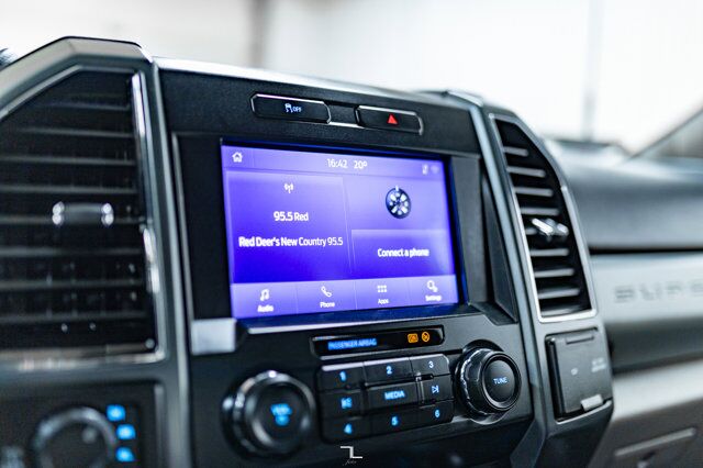 2022 Ford F-250 4x4 Crew Cab XLT FX4 PSeat BCam Red Deer AB