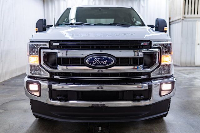 2022 Ford F-250 4x4 Crew Cab XLT FX4 PSeat BCam Red Deer AB