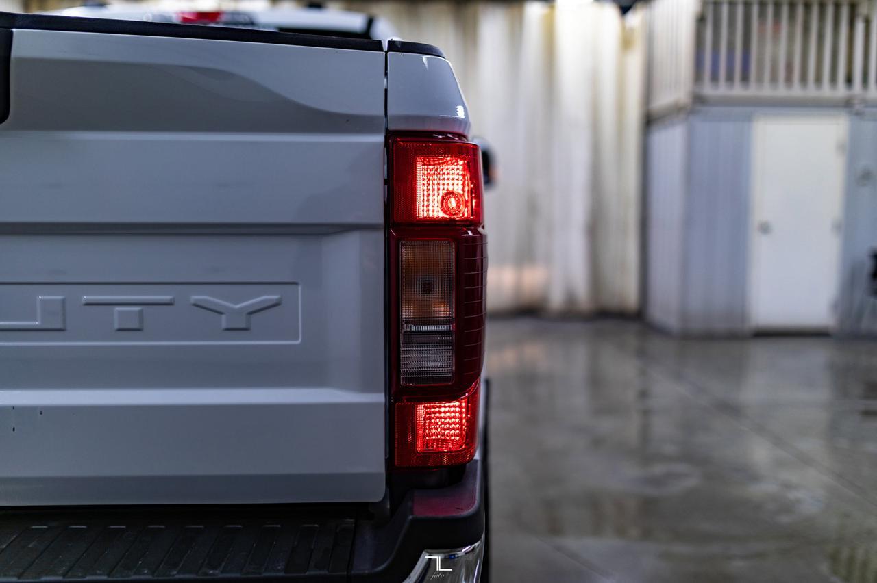 2022 Ford F-250 4x4 Crew Cab XLT FX4 PSeat BCam Red Deer AB