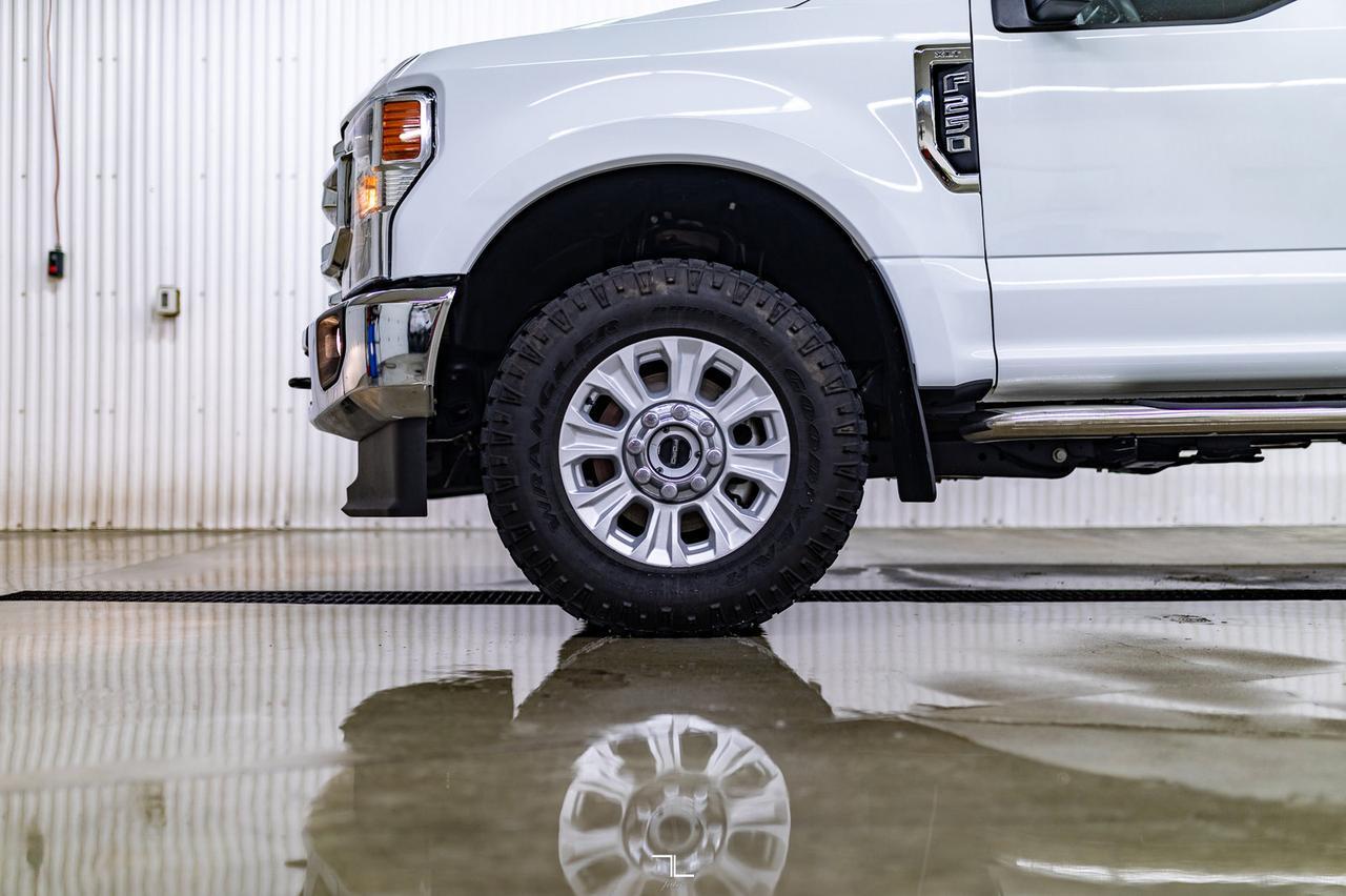 2022 Ford F-250 4x4 Crew Cab XLT FX4 PSeat BCam Red Deer AB