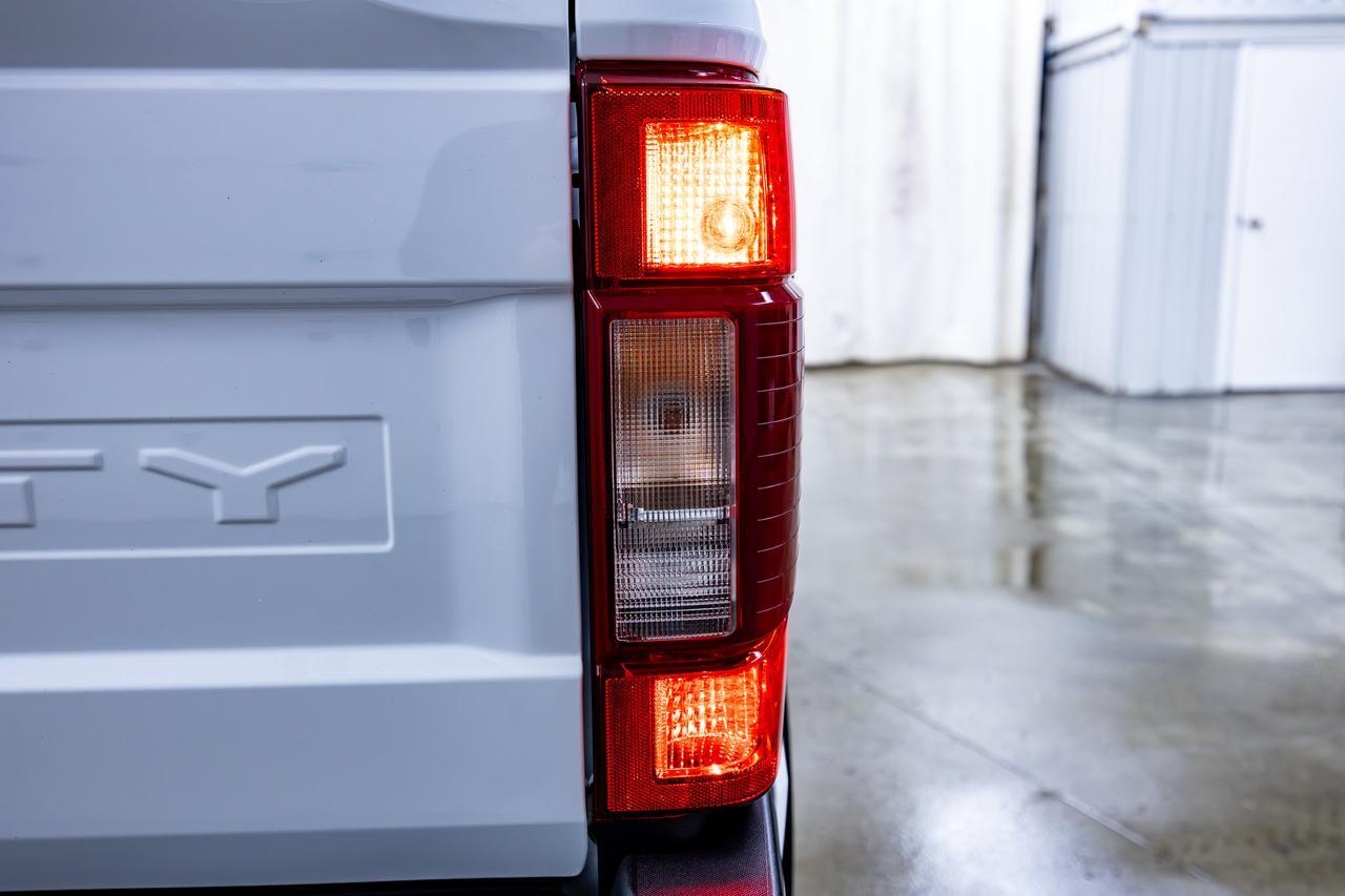 2022 Ford F-250 4x4 Crew Cab XLT FX4 Pseat Bcam Red Deer AB