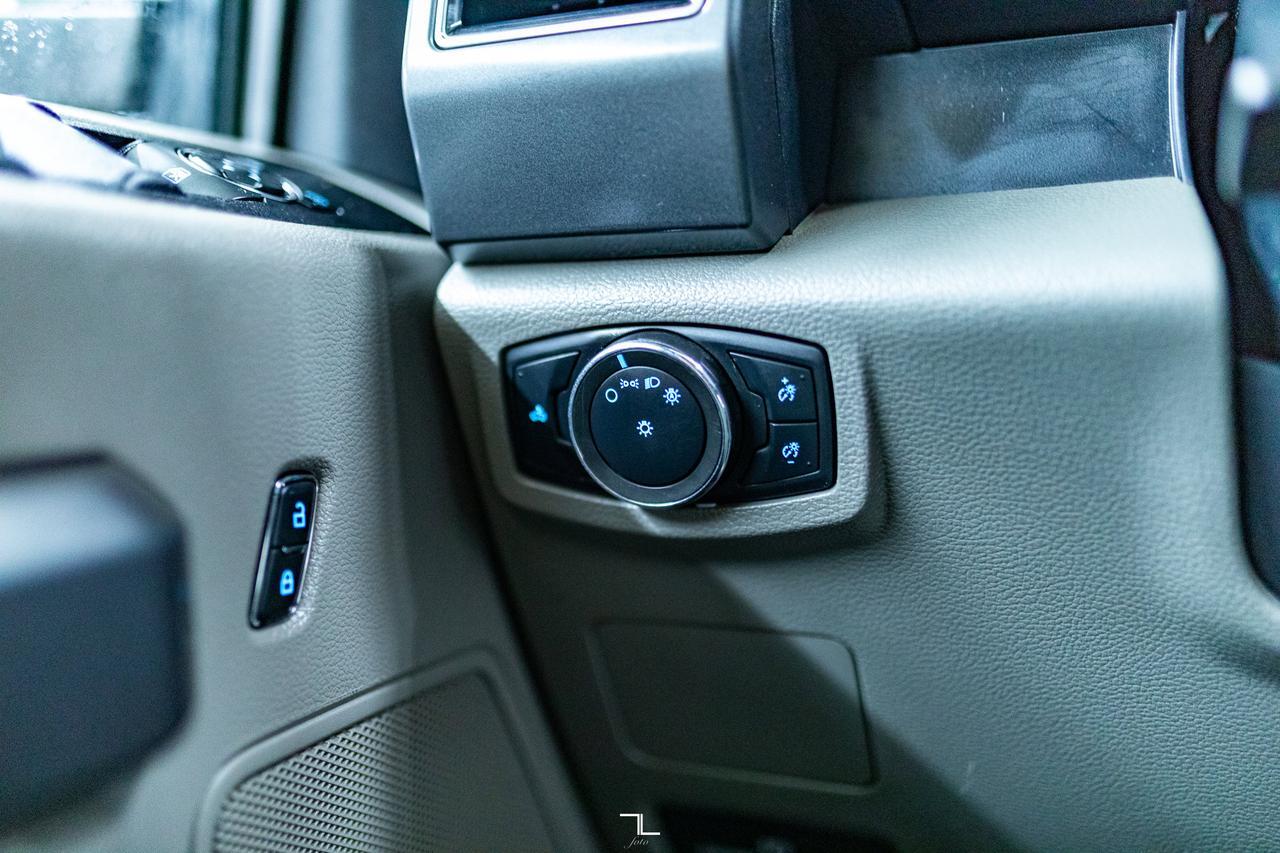 2022 Ford F-250 4x4 Crew Cab XLT Longbox PSeat BCam Red Deer AB