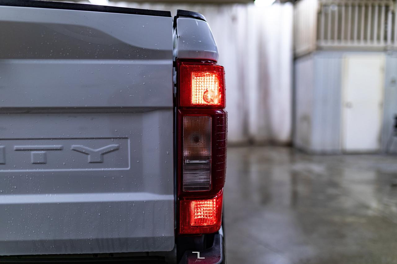 2022 Ford F-250 4x4 Crew Cab XLT Longbox PSeat BCam Red Deer AB