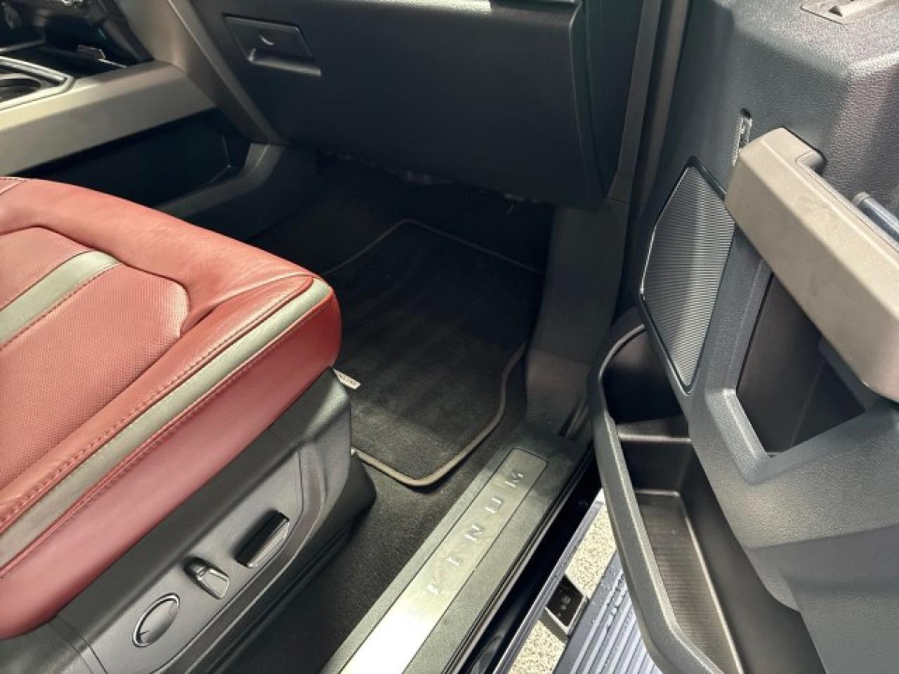 2022 Ford F-250 Platinum, Pano Roof, FX4 Houston TX