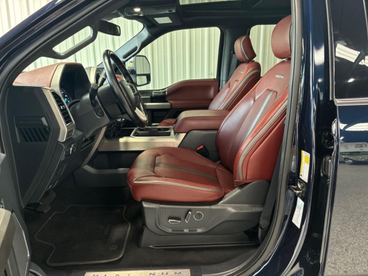 2022 Ford F-250 Platinum, Pano Roof, FX4 Houston TX