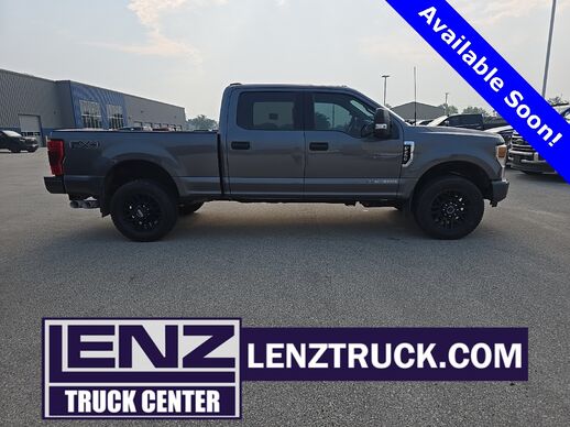 2022_Ford_F-250SD_4x4 Crew Cab XLT_ Fond du Lac WI