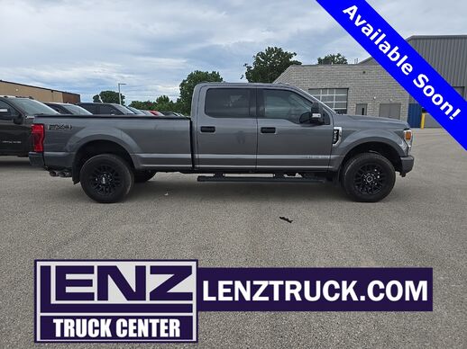 2022_Ford_F-250SD_4x4 Crew Cab XLT_ Fond du Lac WI