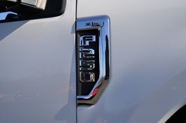 2022 Ford F-250SD XL 4X4 / CM Flat Bed / 8FT / V8 Diesel! High Point NC