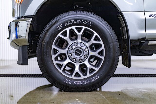 2022 Ford F-350 4x4 Crew Cab Lariat Diesel Leather Roof Nav Red Deer AB