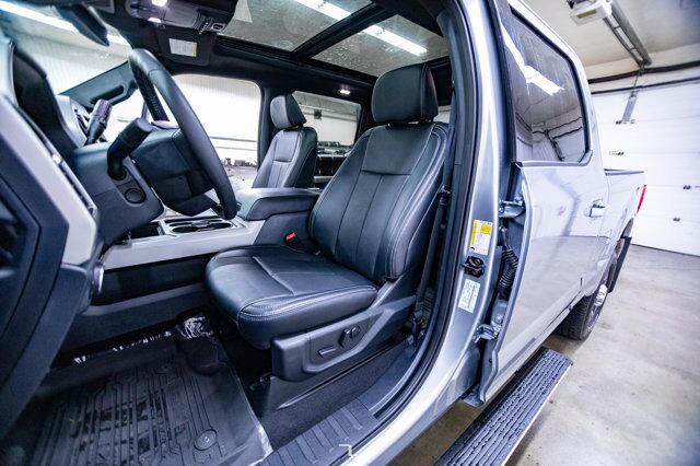 2022 Ford F-350 4x4 Crew Cab Lariat Diesel Leather Roof Nav Red Deer AB