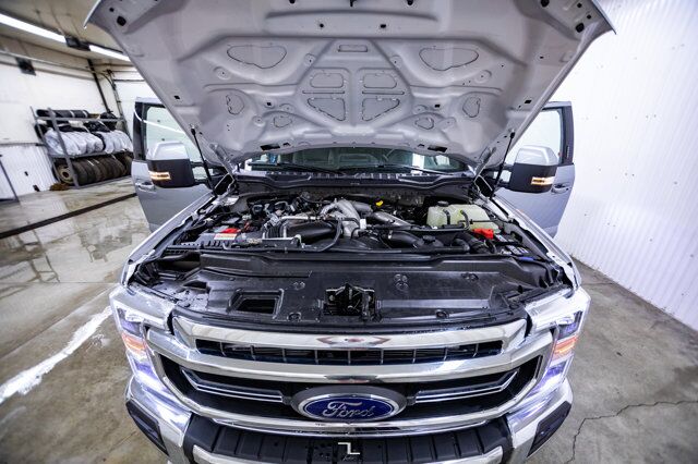 2022 Ford F-350 4x4 Crew Cab Lariat Diesel Leather Roof Nav Red Deer AB