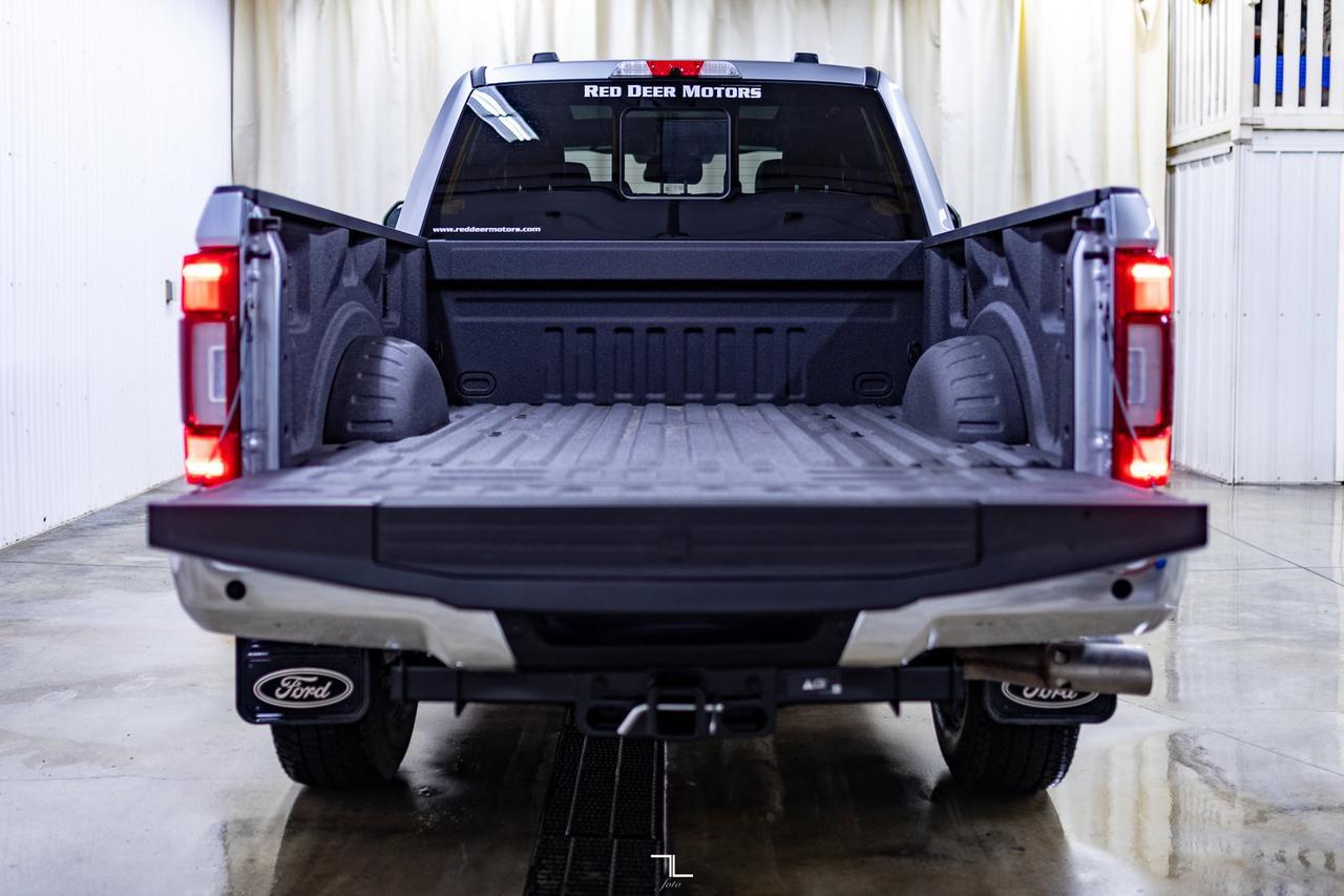 2022 Ford F-350 4x4 Crew Cab Lariat Diesel Leather Roof Nav Red Deer AB