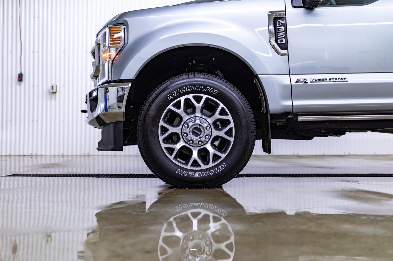 2022 Ford F-350 4x4 Crew Cab Lariat Diesel Leather Roof Nav Red Deer AB
