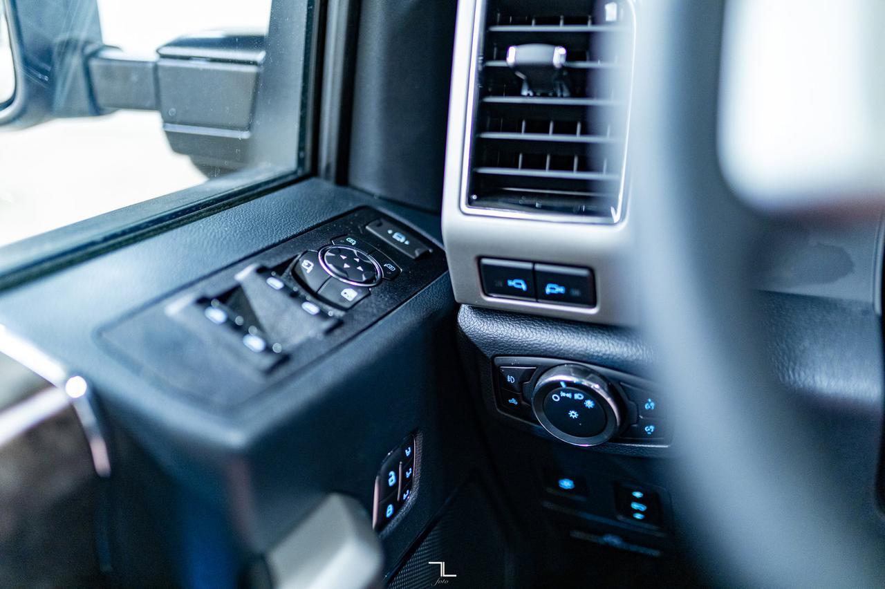 2022 Ford F-350 4x4 Crew Cab Lariat Diesel Leather Roof Nav Red Deer AB