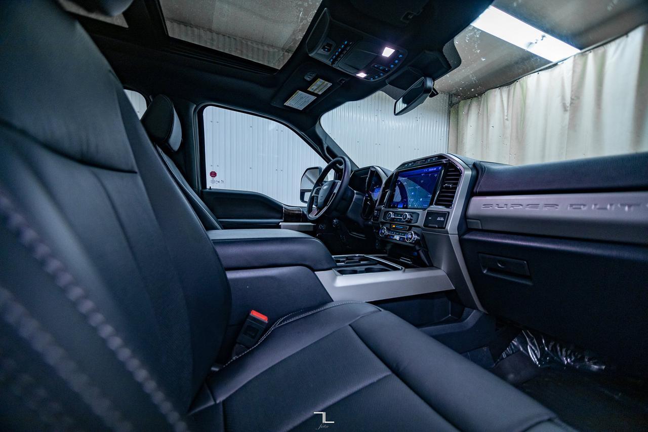 2022 Ford F-350 4x4 Crew Cab Lariat Diesel Leather Roof Nav Red Deer AB