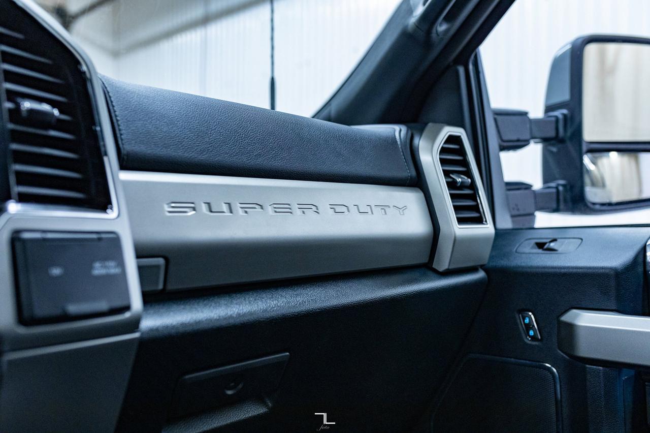 2022 Ford F-350 4x4 Crew Cab Lariat Diesel Leather Roof Nav Red Deer AB