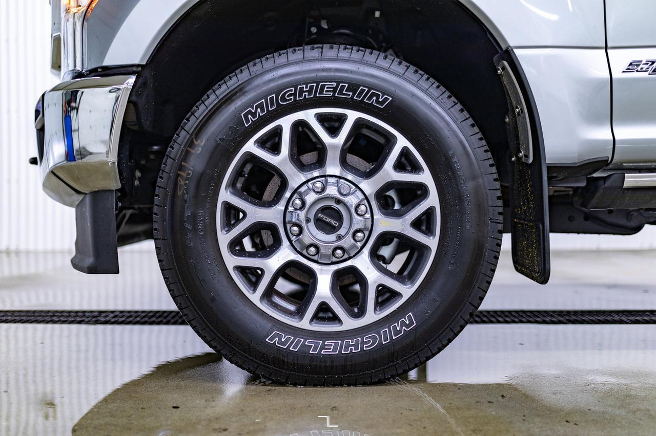 2022 Ford F-350 4x4 Crew Cab Lariat Diesel Leather Roof Nav Red Deer AB