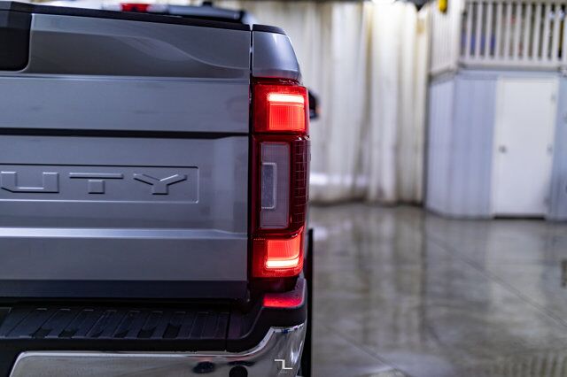 2022 Ford F-350 4x4 Crew Cab Lariat Diesel Leather Roof Nav Red Deer AB