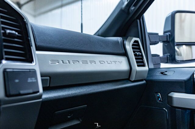 2022 Ford F-350 4x4 Crew Cab Lariat Diesel Leather Roof Nav Red Deer AB