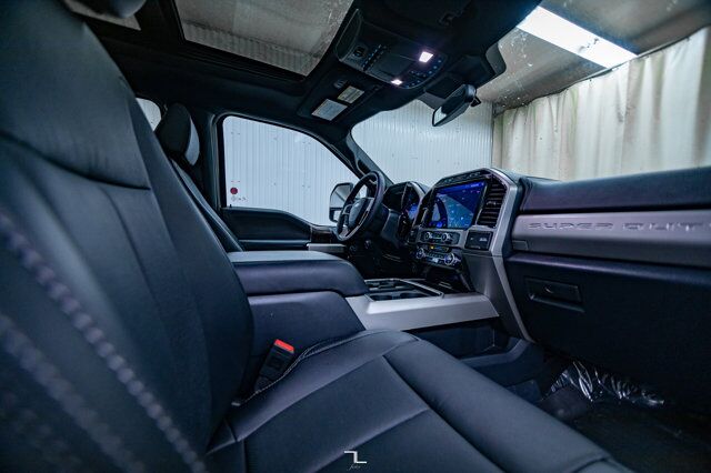 2022 Ford F-350 4x4 Crew Cab Lariat Diesel Leather Roof Nav Red Deer AB