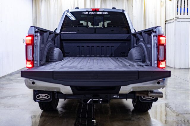 2022 Ford F-350 4x4 Crew Cab Lariat Diesel Leather Roof Nav Red Deer AB