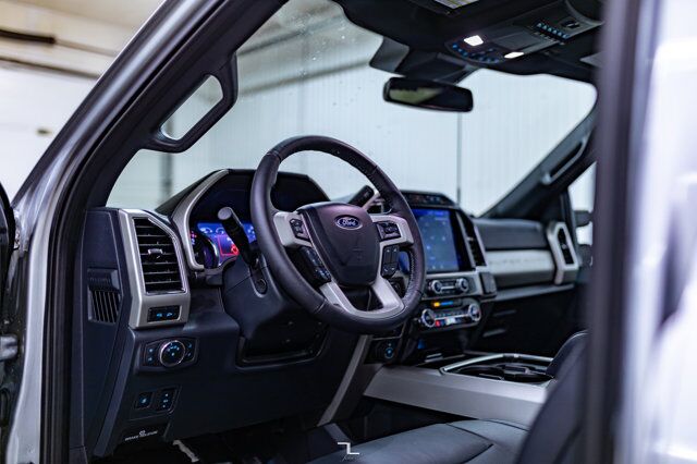 2022 Ford F-350 4x4 Crew Cab Lariat Diesel Leather Roof Nav Red Deer AB